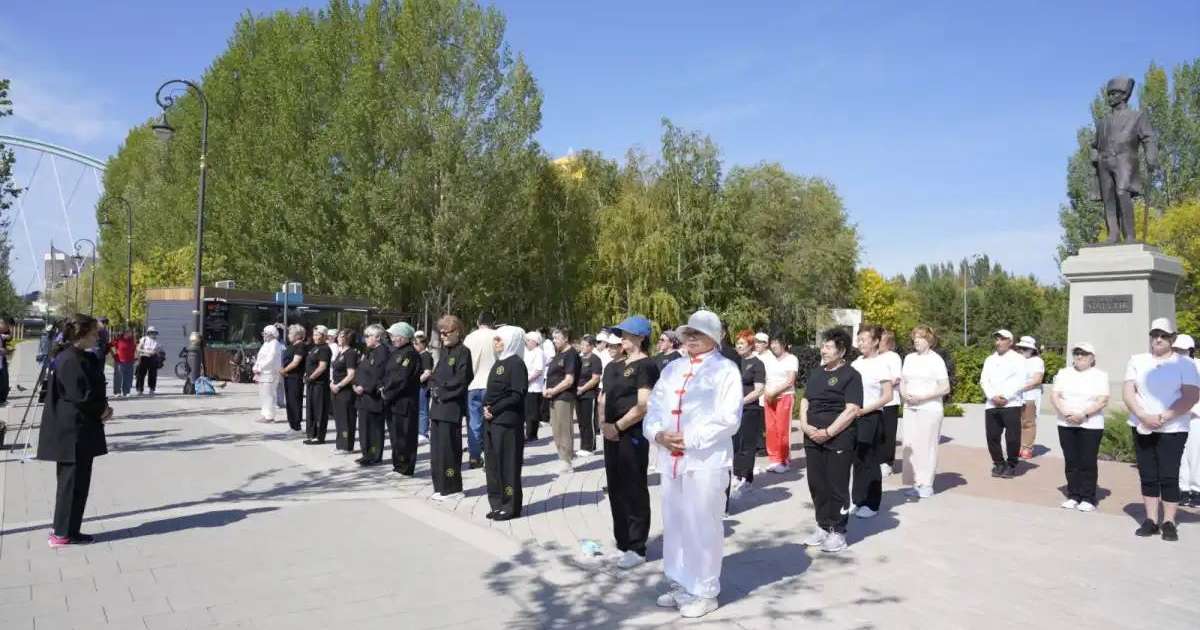 Астанадағы «Ататүрік» саябағында зейнеткерлер цигун жаттығуын жасады