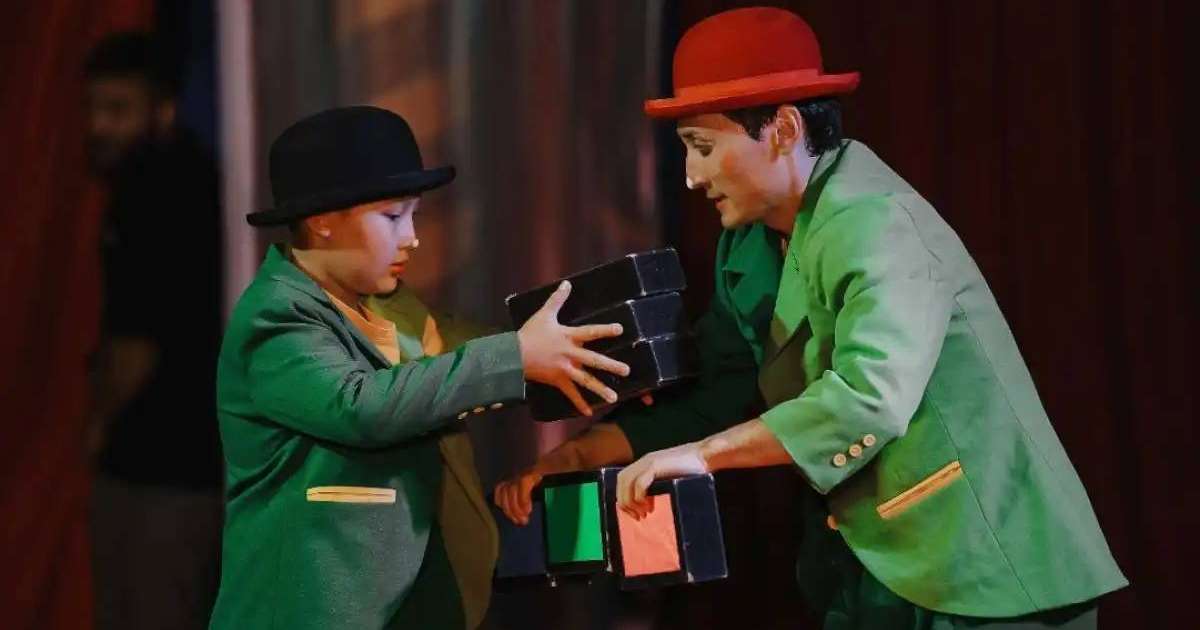 жалаңаш жетілген әйелі жақсы жопы Порно анасы ұлының ваннасына кірді