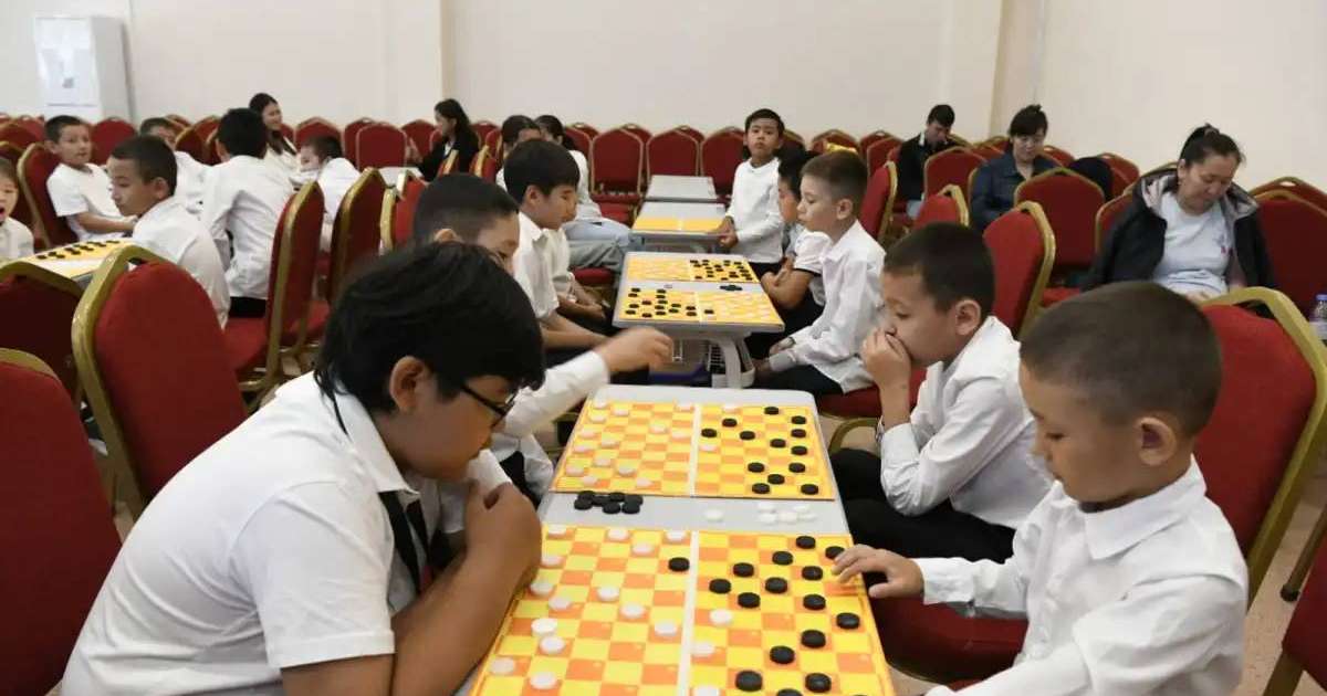 Спорт күні: Астанада 100 шаршылы дойбыдан қалалық чемпионат өтіп жатыр