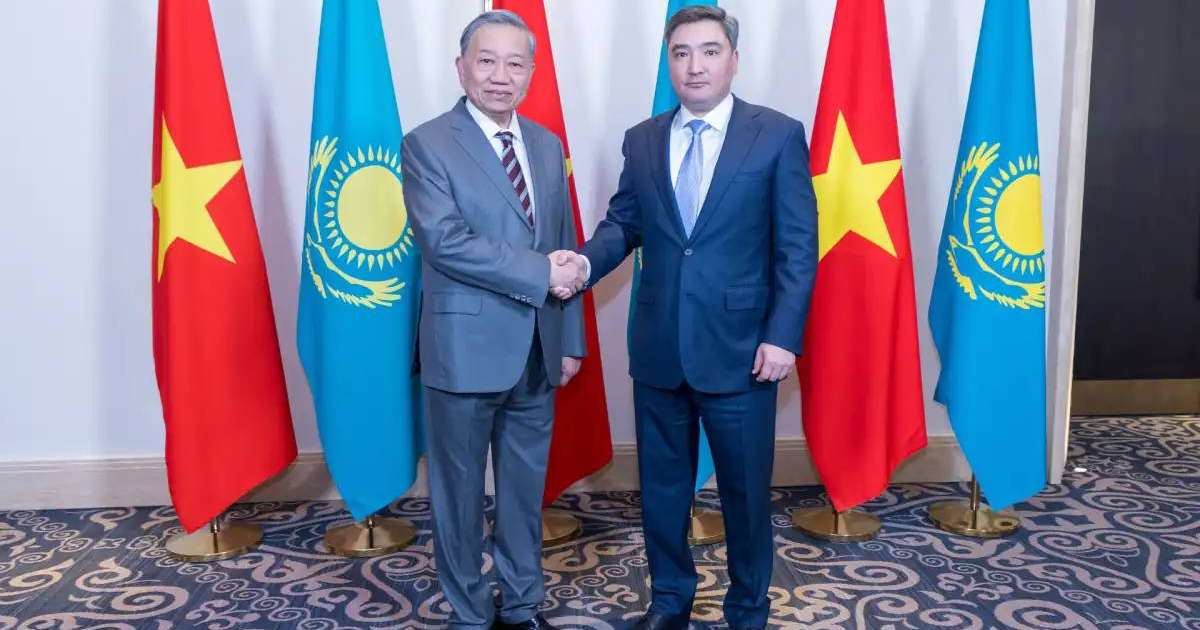 Colman Domingo and Jude Law at amfAR’s Venice Gala