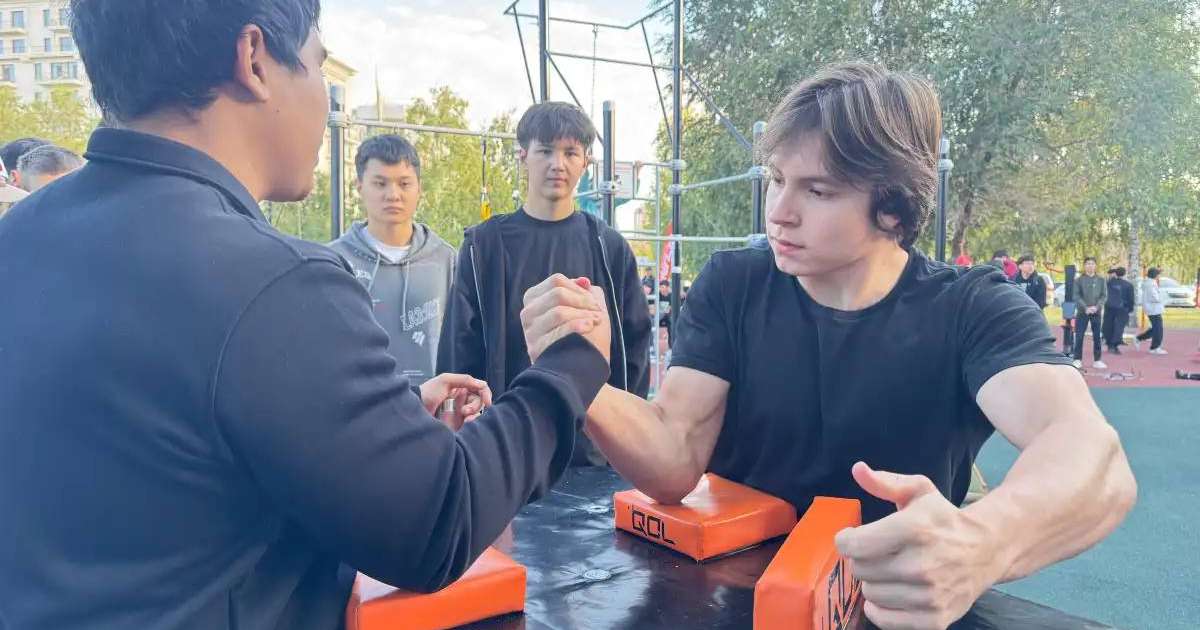 Funny Sport жобасы аясында елордалық тұрғындар Street Workout-та күш сынады