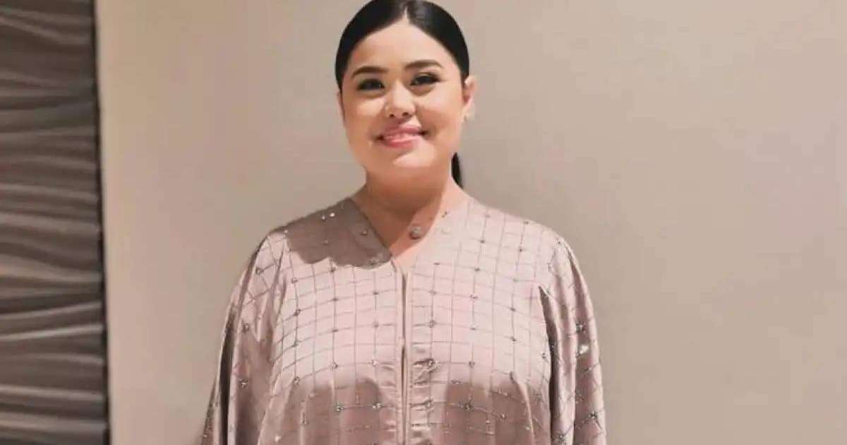 Үлкен жамбастары бар жалаңаш әйелдердің суреттері Олар тұтқынды ұрды