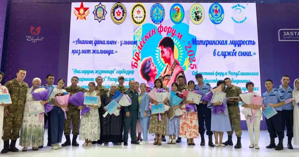 Әскердегі сарбаздар аналарына ерекше тосын сый жасады