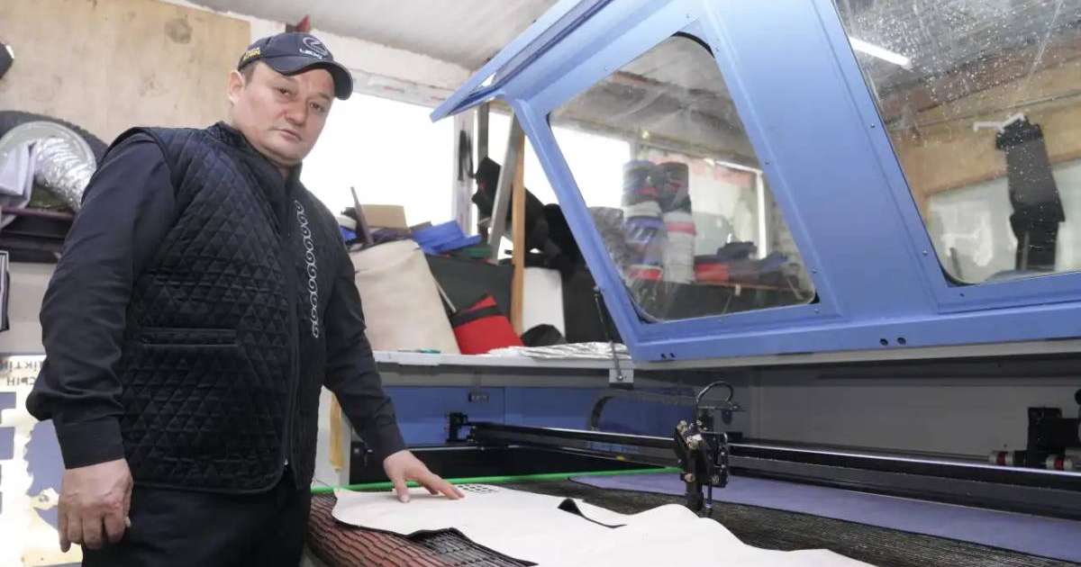 Елордадағы шағын цехта 600-дей автокөлік түріне арналған жабдықтар тігіледі - кәсіпкер