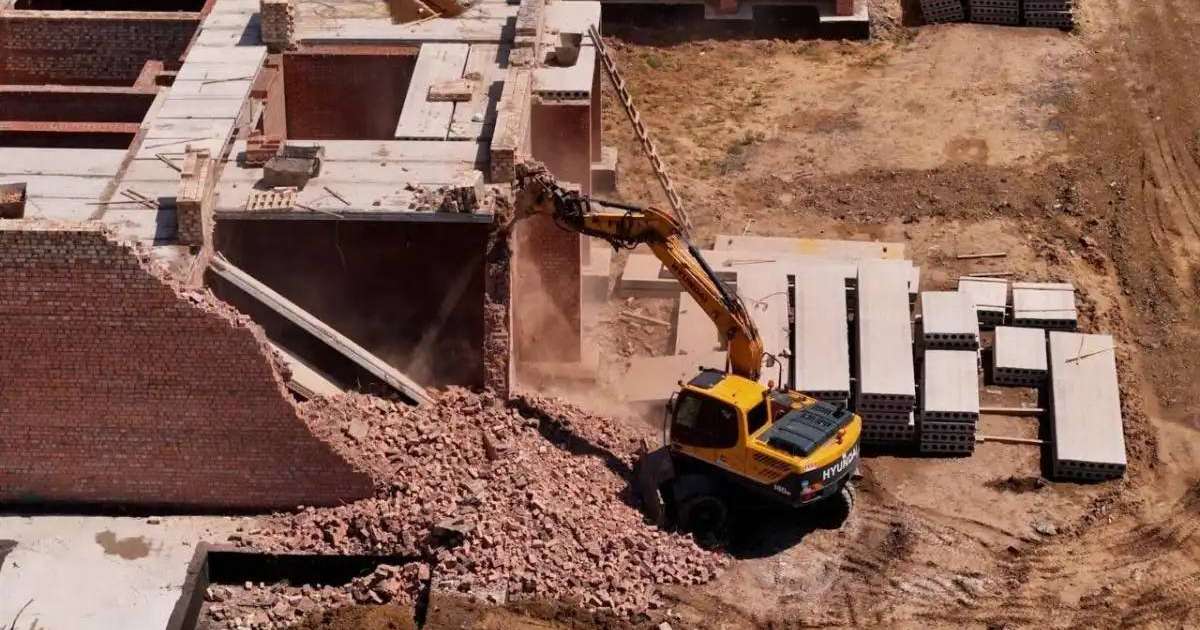 «300-ден астам үлескерді алдаған»: Елордада құрылыс компаниясына қатысты іс тергеліп жатыр