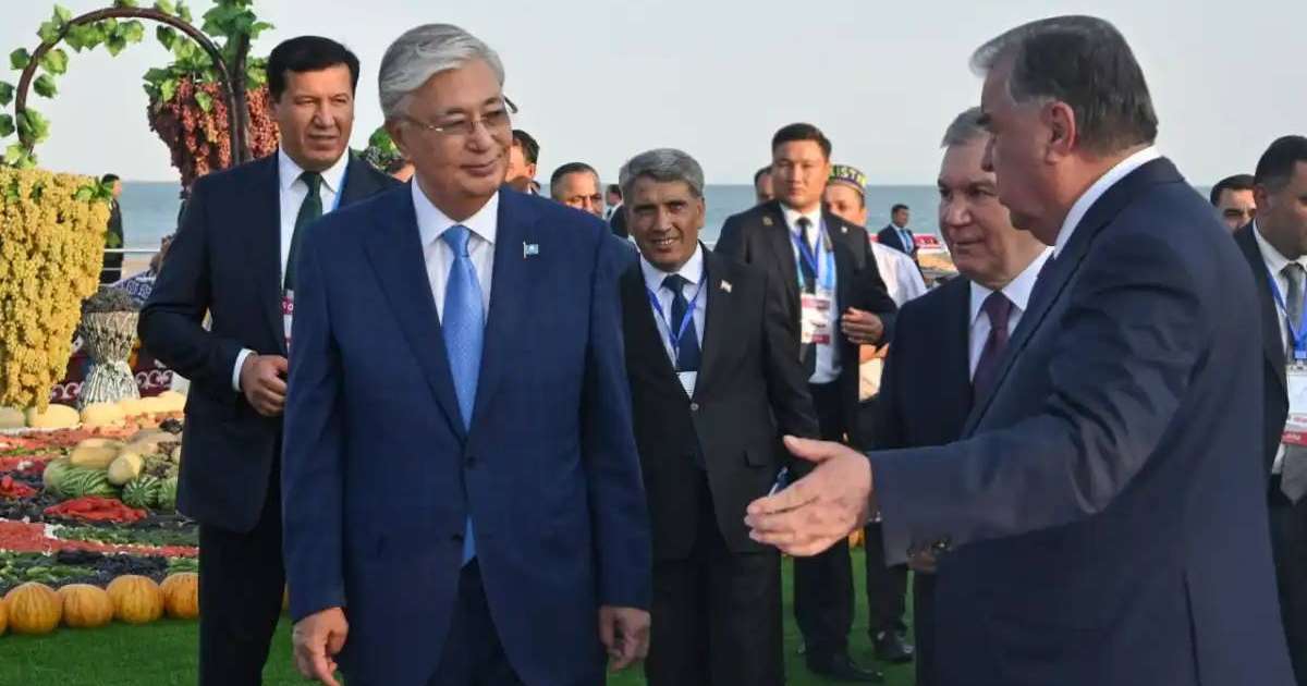 Мемлекет басшысы Орталық Азия елдерінің көрме павильонын аралап көрді