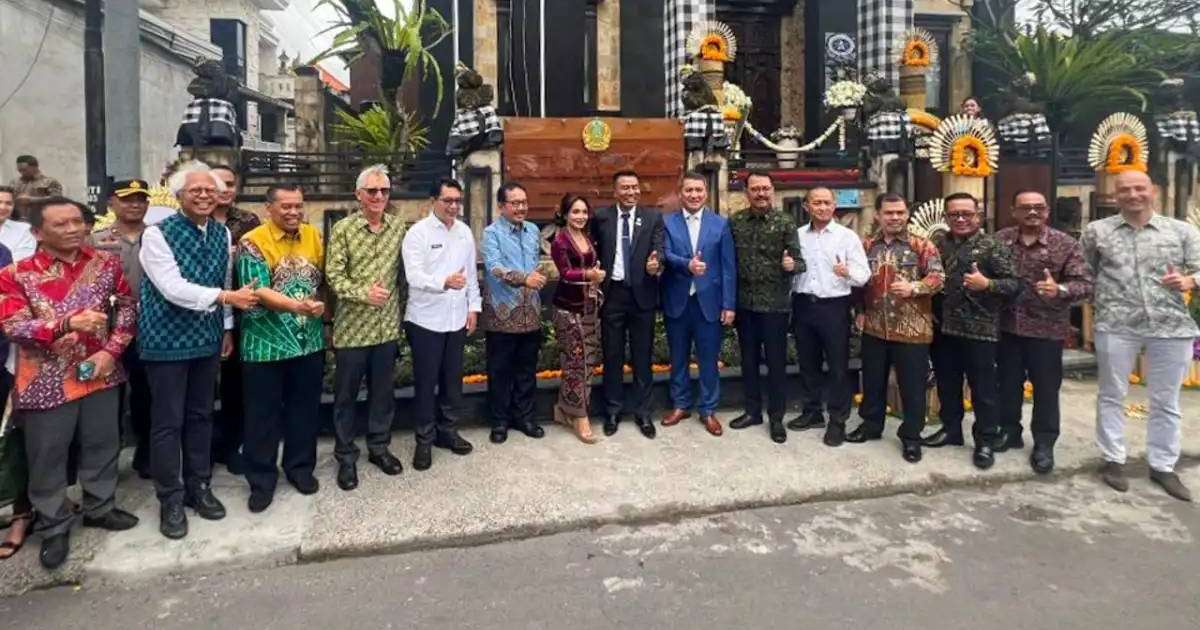 Colman Domingo and Jude Law at amfAR’s Venice Gala