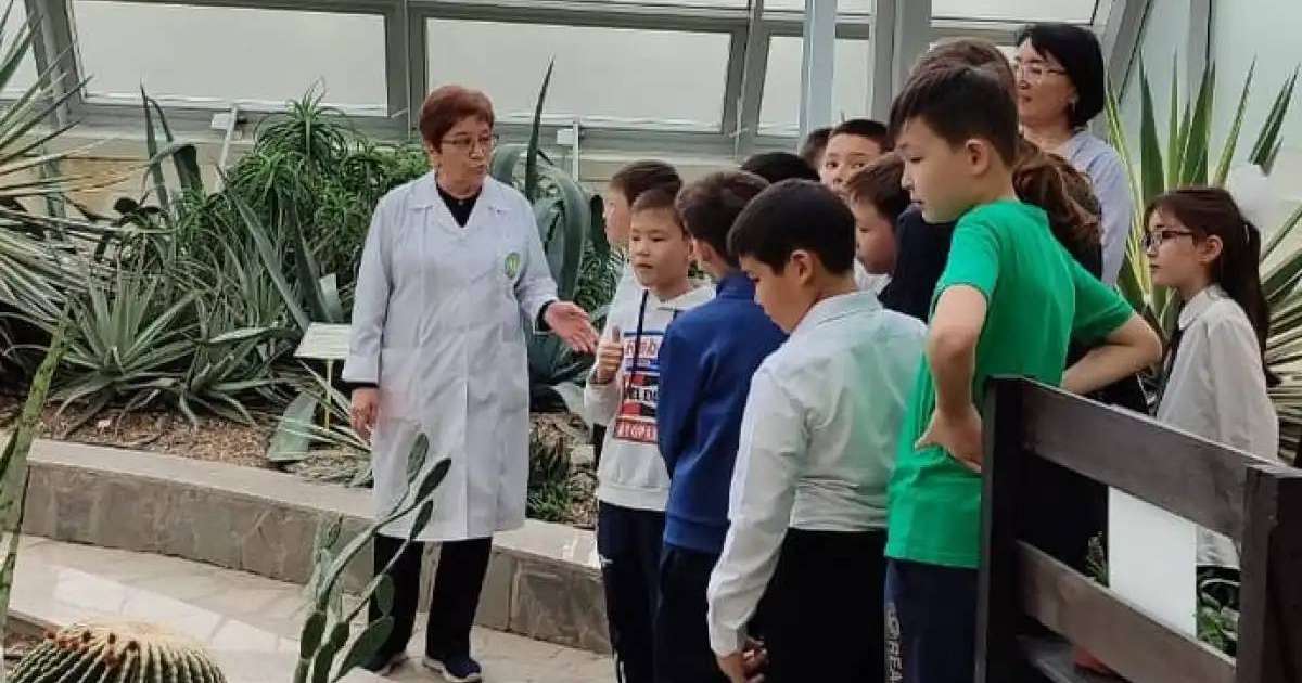 «Таза Қазақстан»: елордалық оқушылар Ботаникалық баққа экскурсия жасады