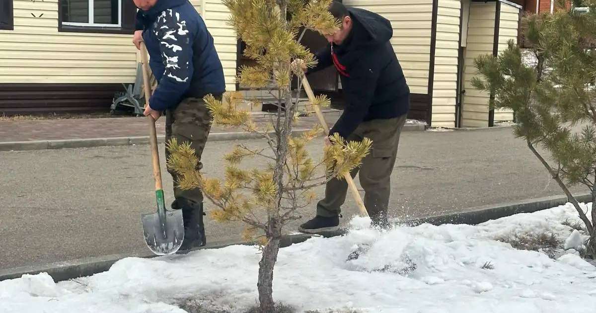 Colman Domingo and Jude Law at amfAR’s Venice Gala