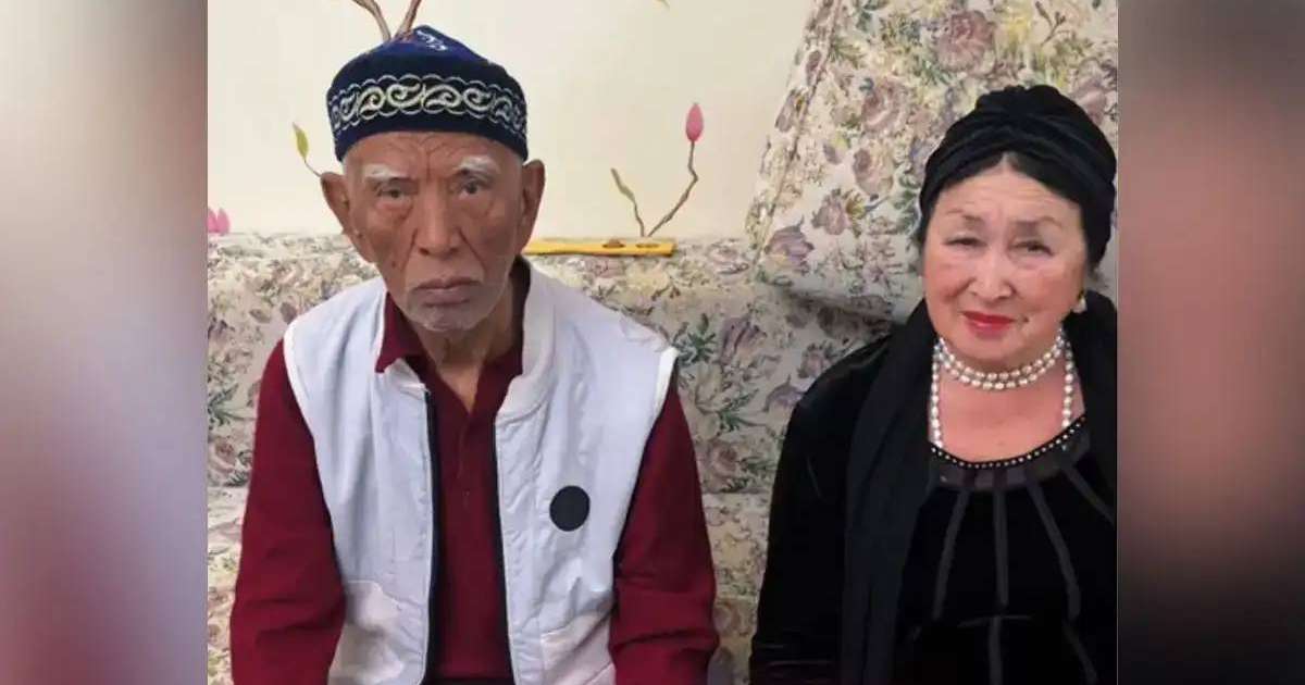 Әнші Бүркіттің ата-анасы инстаграмда тренд видео түсіріп, жұртты күлкіге қарық қылды