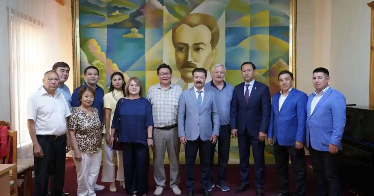 Colman Domingo and Jude Law at amfAR’s Venice Gala