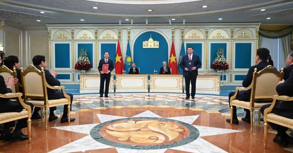 Colman Domingo and Jude Law at amfAR’s Venice Gala