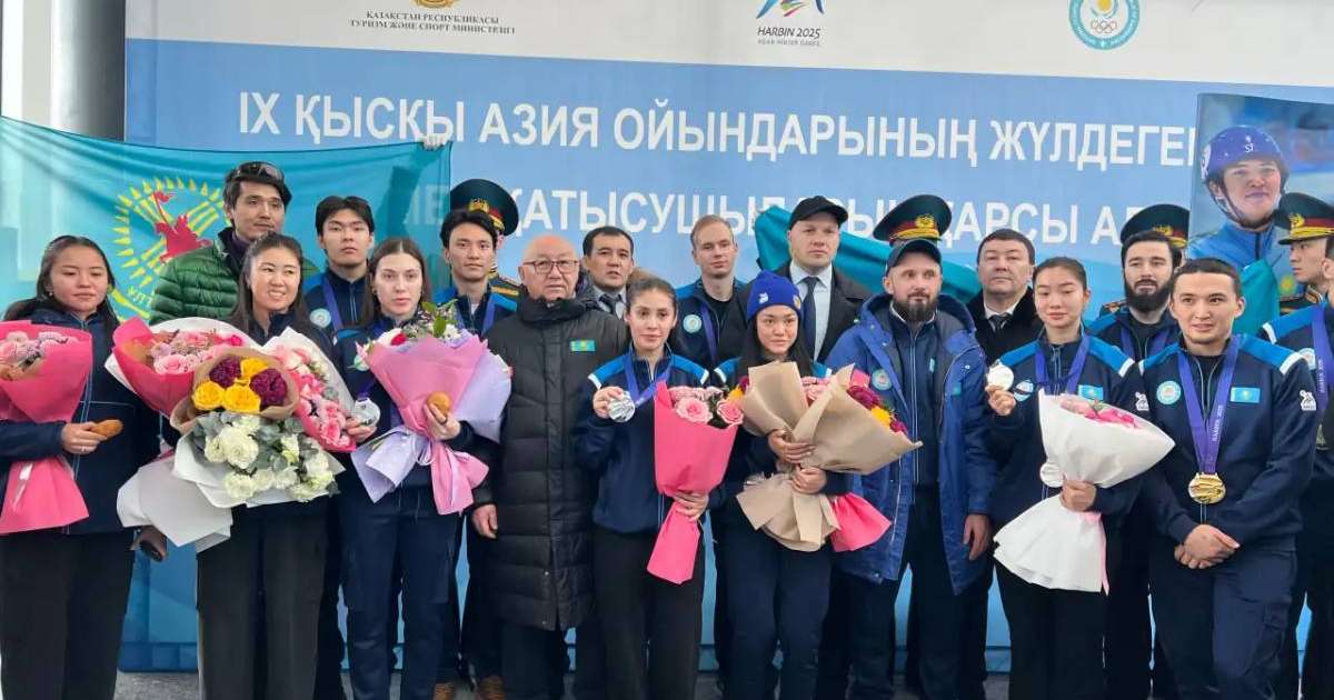 Астаналықтар Азиаданың тарихи алтынын алған шорт-трекшілерді қарсы алды