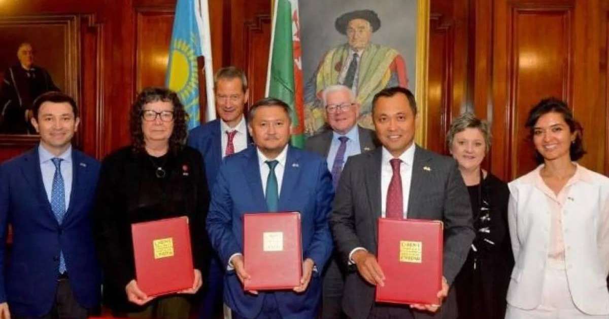 Colman Domingo and Jude Law at amfAR’s Venice Gala