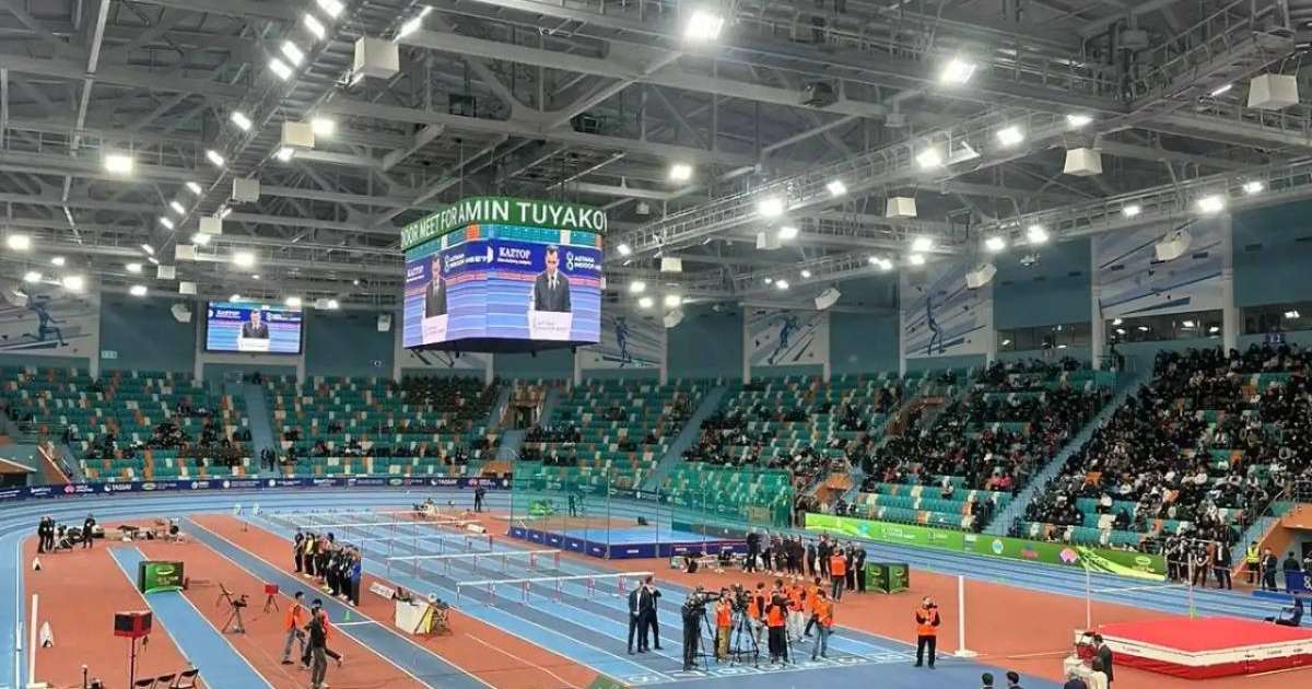 Елордада жанкүйерлер турнирден соң спорт кешенін жинады