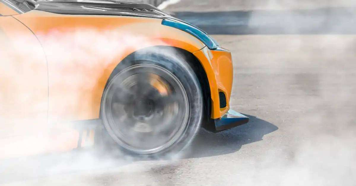 Елордада дрифт жасаған 12 көлік жүргізушісі жазаланды