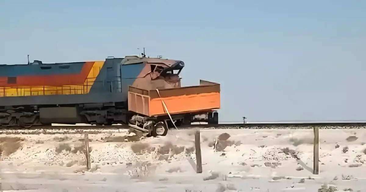 Атырау облысында пойыз жүк көлігімен соқтығысты