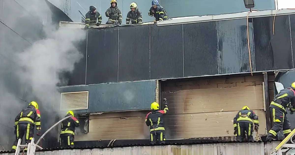 Астанада «Сарыарқа» сауда орталығында өрт шықты (ФОТО, ВИДЕО)