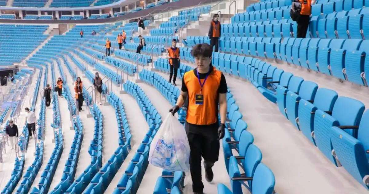 Астанада титулдық жекпе-жектен кейін жанкүйерлер трибунаны тазартты