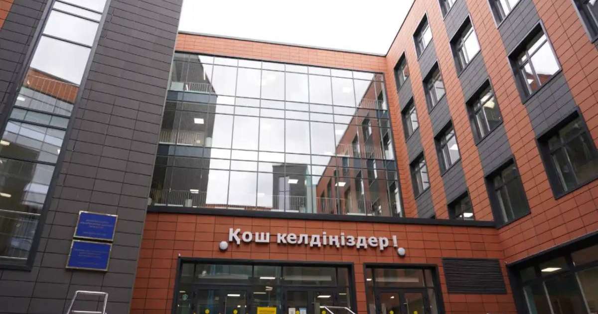 Павлодарда мектеп күзетшісі оқушыны соққыға жықты