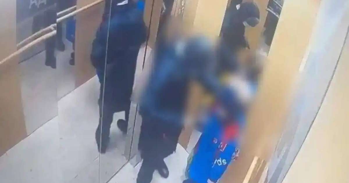 Астанада лифтте пышақ жарақатын алған бала ауруханадан шығарылады