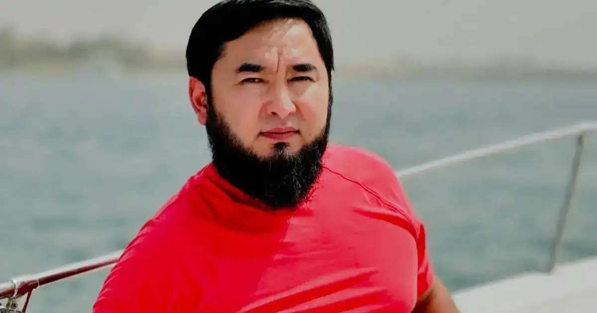 «Мектепте мини юбка киген қыздар жүкті болып жатыр»: Атышулы блогер мәлімдеме жасады