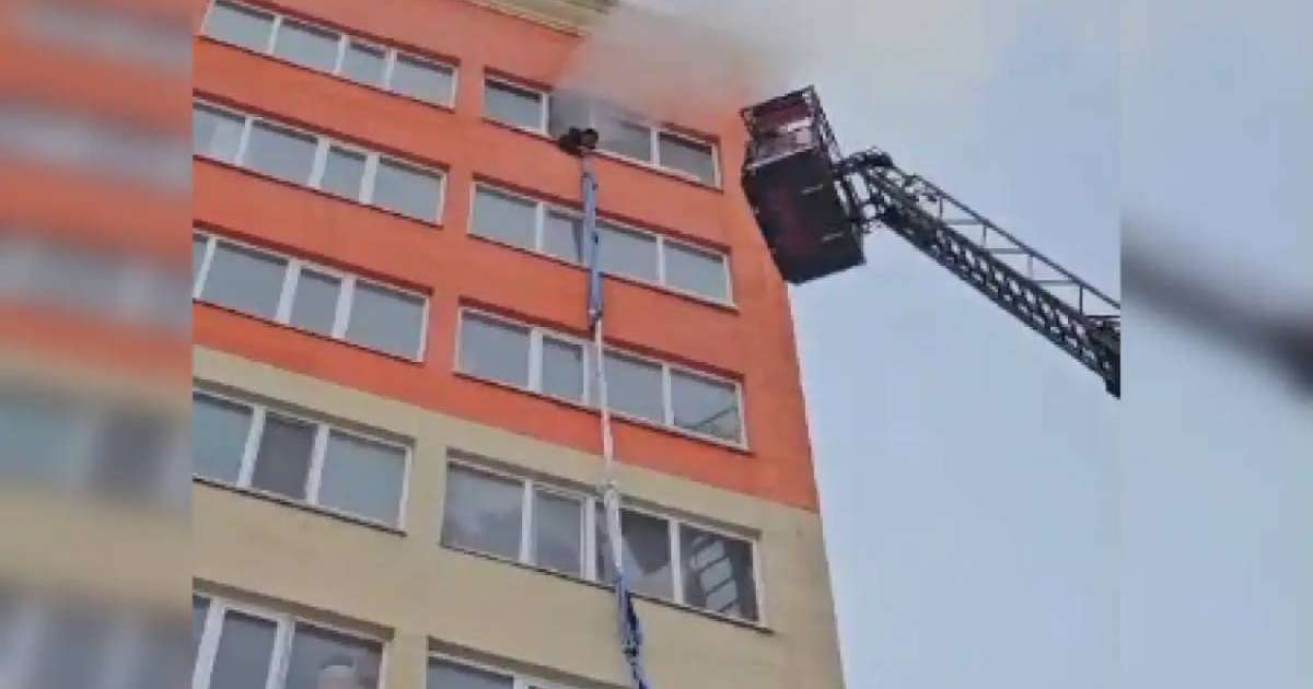 Елордада көпқабатты тұрғын үйден өрт шықты (ВИДЕО)