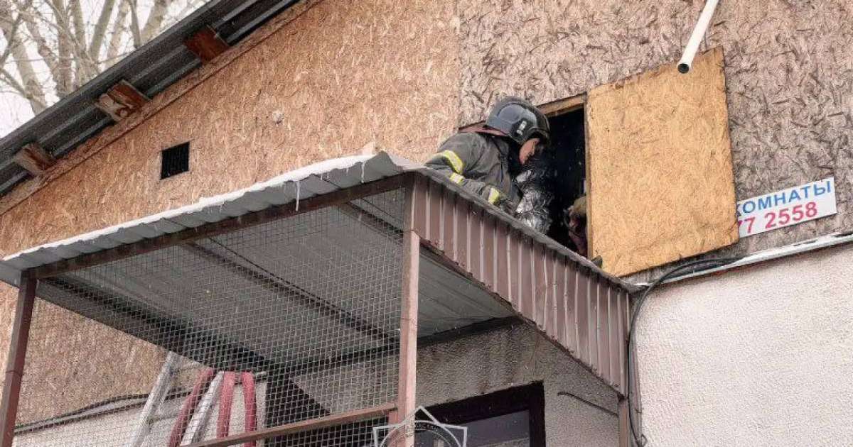 Астаналық өрт сөндірушілер 15 адамды эвакуациялады