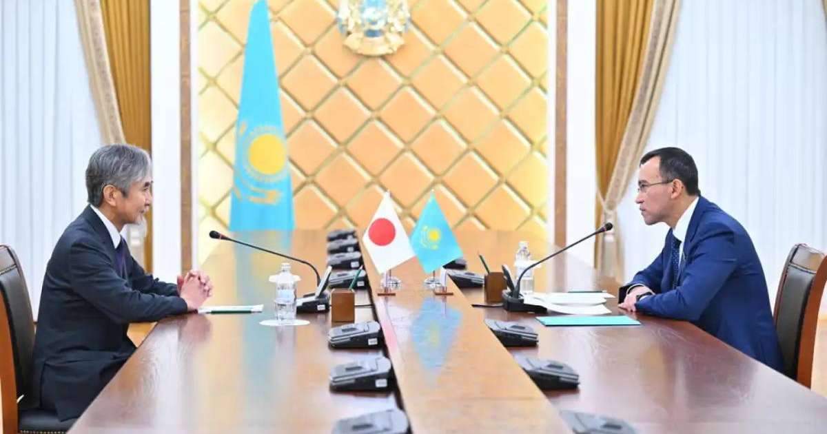 Мәулен Әшімбаев Жапонияның Қазақстандағы елшісімен кездесті