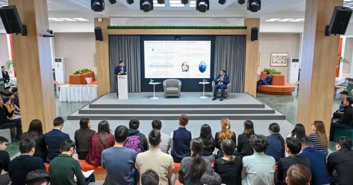 Colman Domingo and Jude Law at amfAR’s Venice Gala