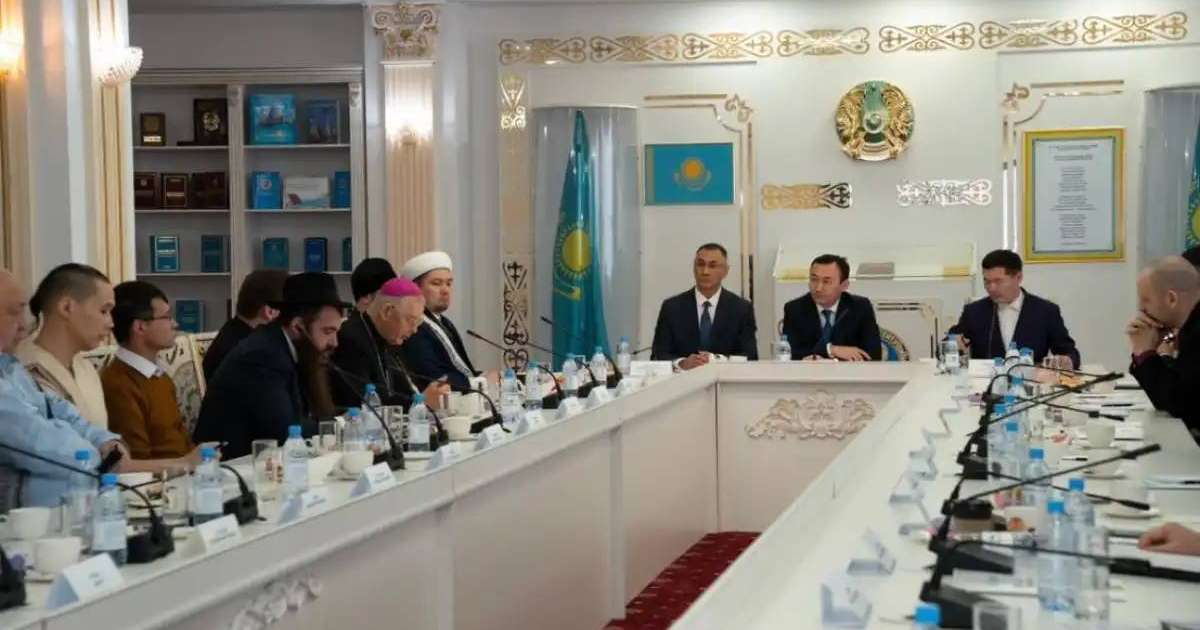 Colman Domingo and Jude Law at amfAR’s Venice Gala