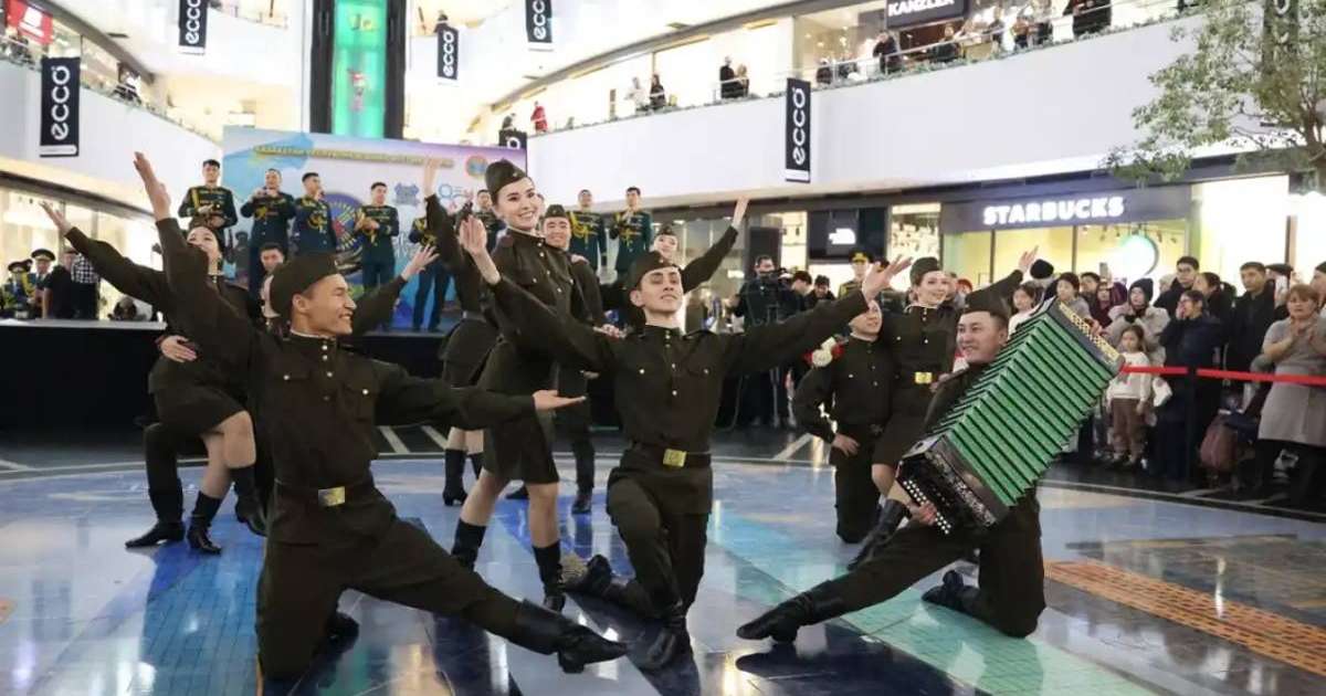 Colman Domingo and Jude Law at amfAR’s Venice Gala
