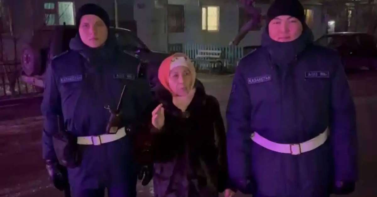 Ұлттық ұланның офицері көпқабатты үйдегі өрттің алдын алды