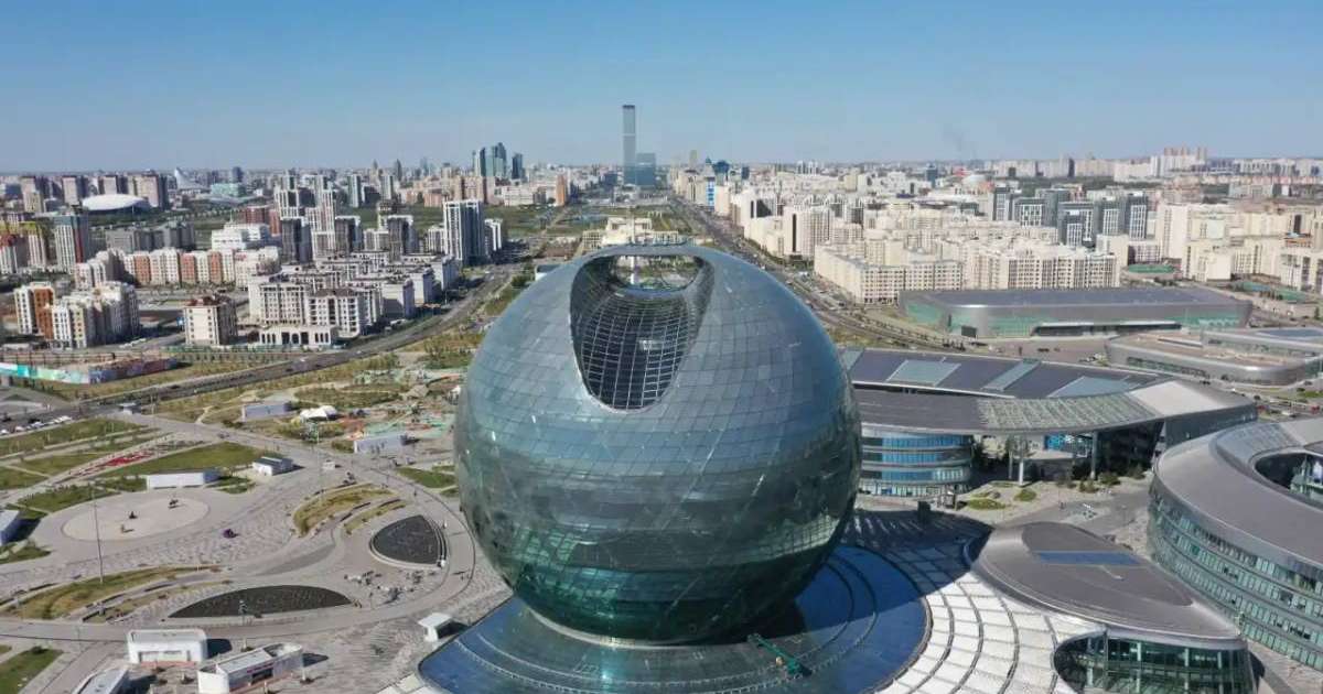 «Есіл» ауданында 80 мыңнан астам жасыл желек егілді