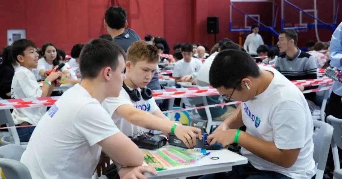 Colman Domingo and Jude Law at amfAR’s Venice Gala