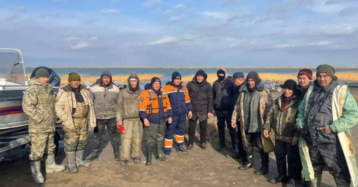 ТЖМ құтқарушылары Алакөлде балықшыны құтқарды