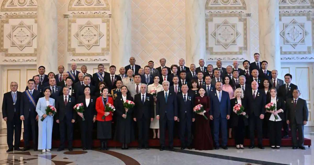 Республика күніне орай Мемлекет басшысы елге еңбегі сіңген азаматтарды марапаттады