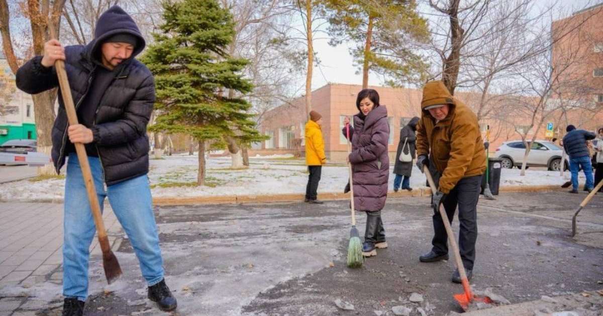 Colman Domingo and Jude Law at amfAR’s Venice Gala