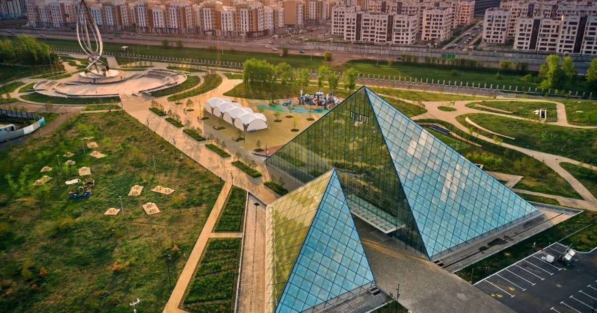 Colman Domingo and Jude Law at amfAR’s Venice Gala