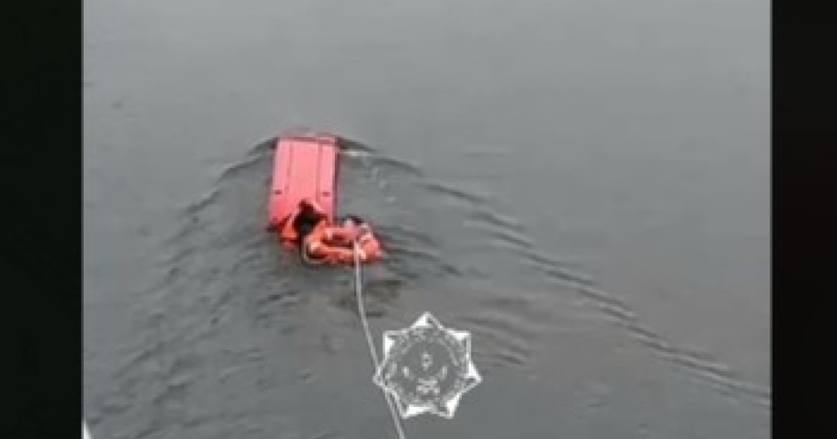 Астаналық құтқарушылар көпірден секірген қызды құтқарды