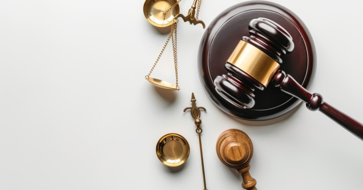 Жарнама түсіру үшін жолды жапқан дәмхана қызметкерлері жазаланды