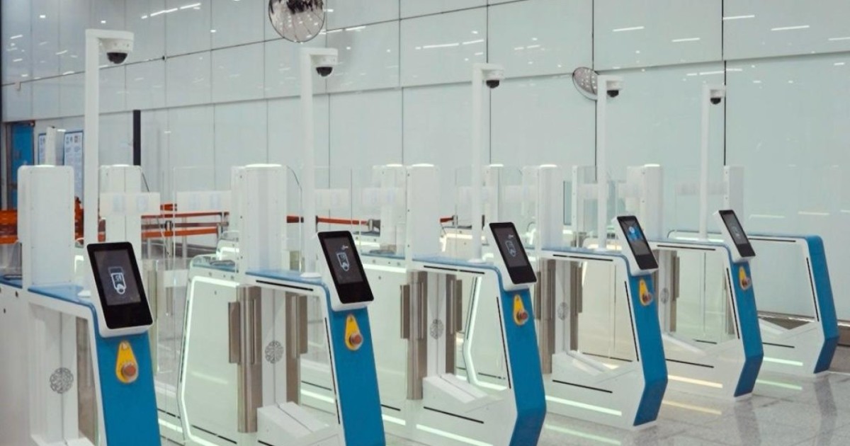 Астана әуежайында автоматты гейттер іске қосылды: шекарадан өту 20 секундты алады (ВИДЕО)