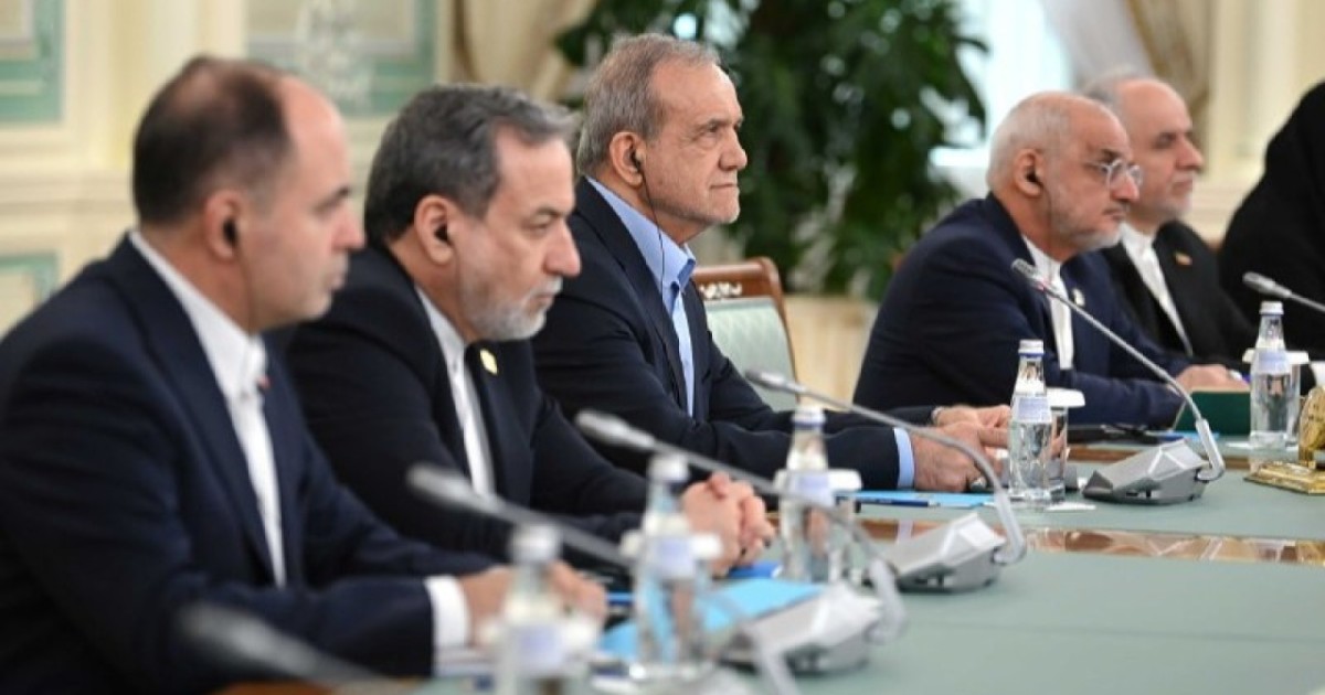 Иран делегациясы Қазақстан тарихына қатысты бірқатар құнды ескі қолжазбаның көшірмесін алып келді