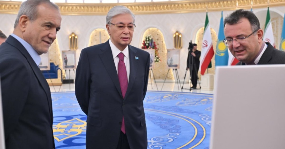 Президенттер Иран архивінен табылған қазақ тарихына қатысты көне қолжазбалар көрмесін тамашалады