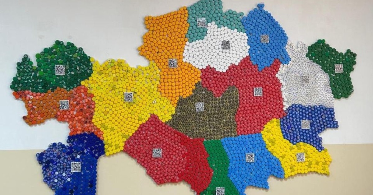 «Таза Қазақстан»: астаналық оқушылар 7 мың қақпақтан Қазақстанның экокартасын жасады