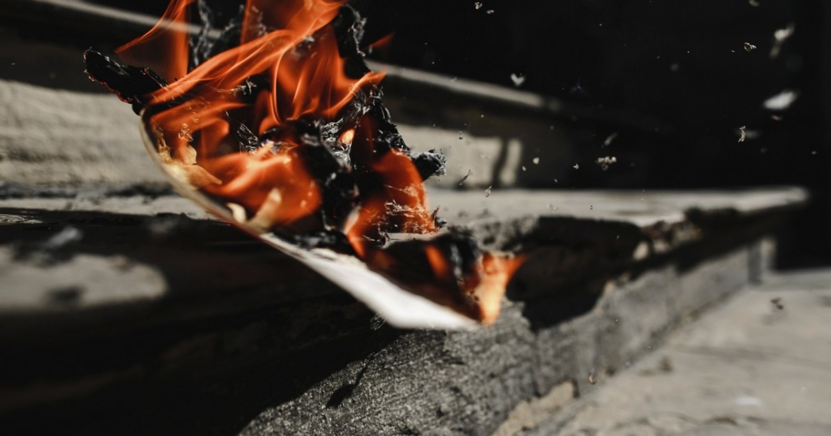 Жезқазғанда көпқабатты тұрғын үй өртеніп, 80 адам эвакуацияланды