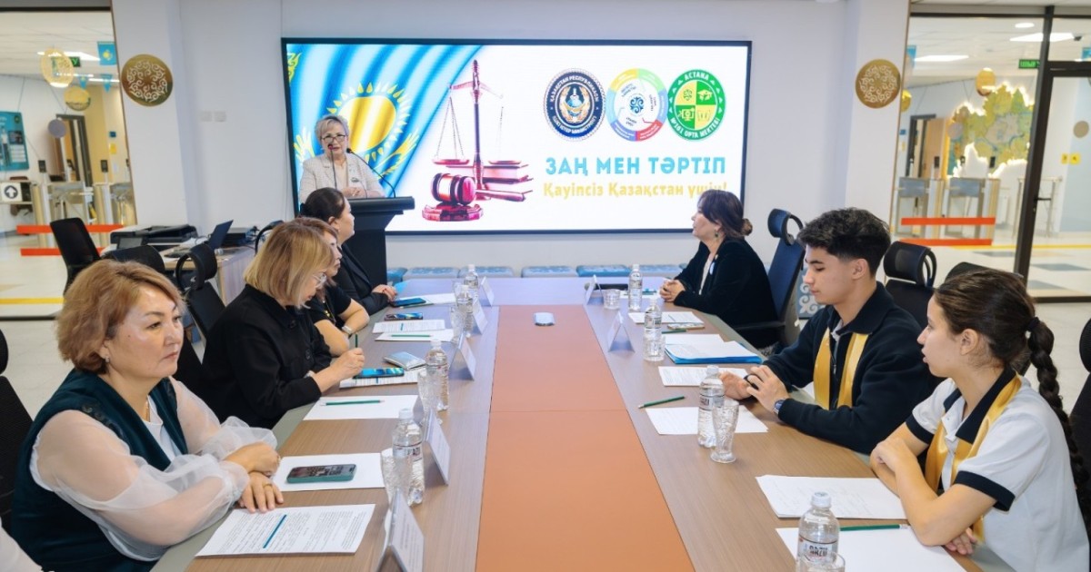Заң мен тәртіп: елорда мектебінде жасөспірімдерге қатысты зорлық-зомбылықтың алдын алу мәселелері талқыланды