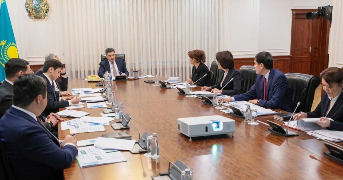 Бектенов денсаулық сақтау саласын цифрландыру және қаржылық тәртіп мәселесі бойынша кеңес өткізді