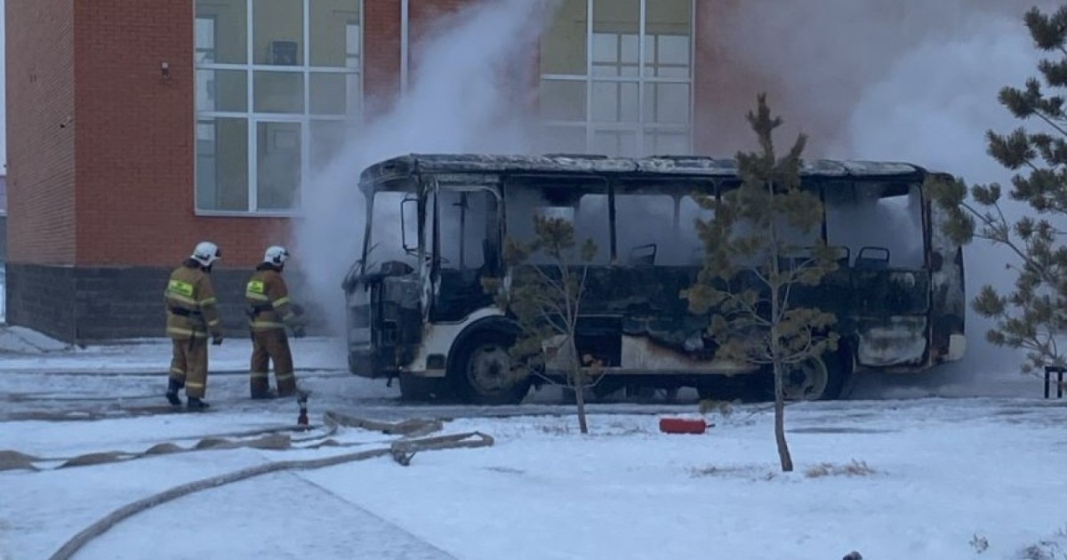 Қосшыдағы мектеп аумағында автобус өртенді