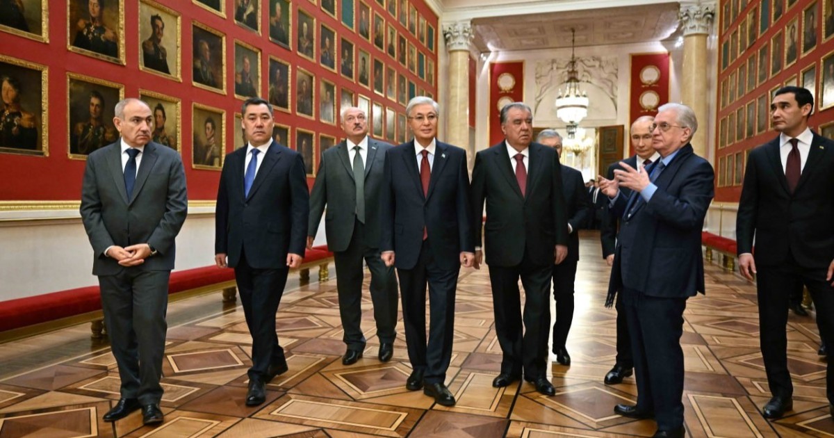 Қасым-Жомарт Тоқаев пен ТМД басшылары Эрмитажды аралады